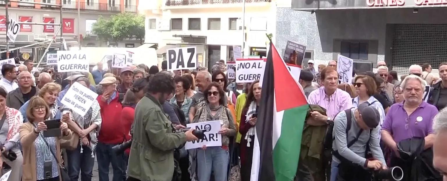 بالشعر والموسيقى.. ٢٠٠ مدينة إسبانية تنتفض ضد الحرب وتطالب بمحاكمة ترامب ونتنياهو