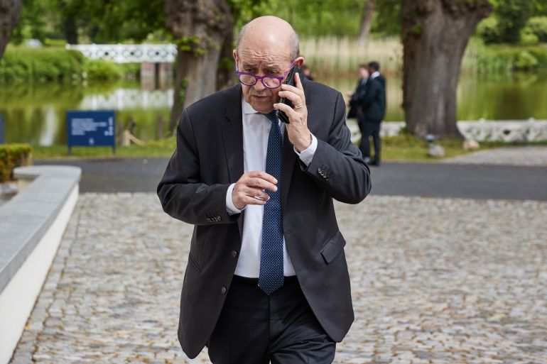 لودريان الداعم لتمديد ولاية قائد الجيش: لبنان بحاجة الى رئيس ليكون مفاوضًا وخطر الحرب مع إسرائيل قائم