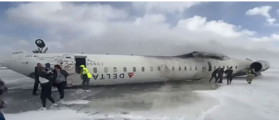 تحطّمت في كندا.. هكذا نجا جميع من كانوا على متن طائرة "دلتا"