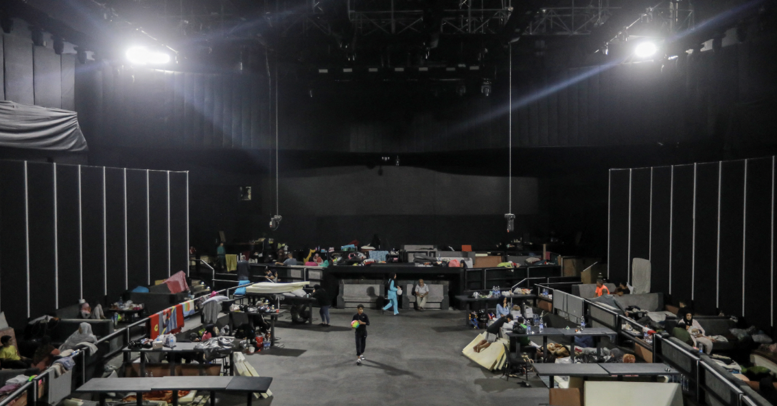 ملهى ليلي شهير في بيروت يتحول إلى ملجأ للنازحين