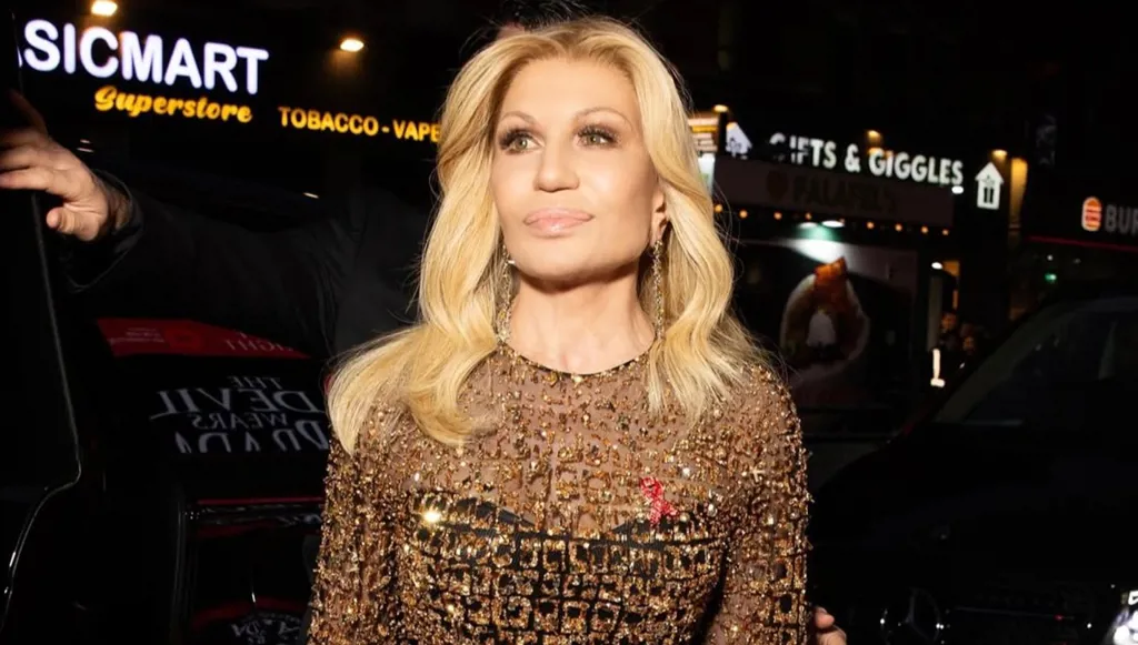 دوناتيلا فيرساتشي...  بملامح وجه مختلفة