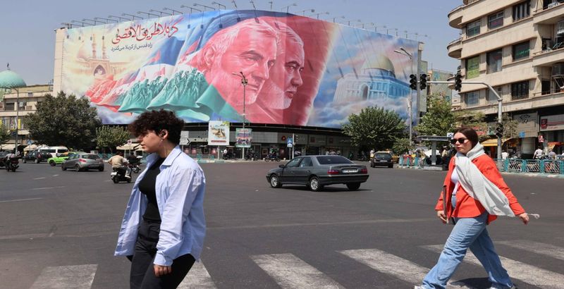 هل يقتدي "حزب الله" بإيران "الفخورة" بضبط النفس بعد اغتيال هنية؟