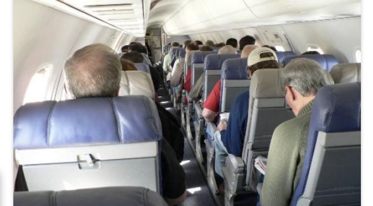 "معقل للجراثيم".. ستة أشياء تجنّب لمسها على الطائرة