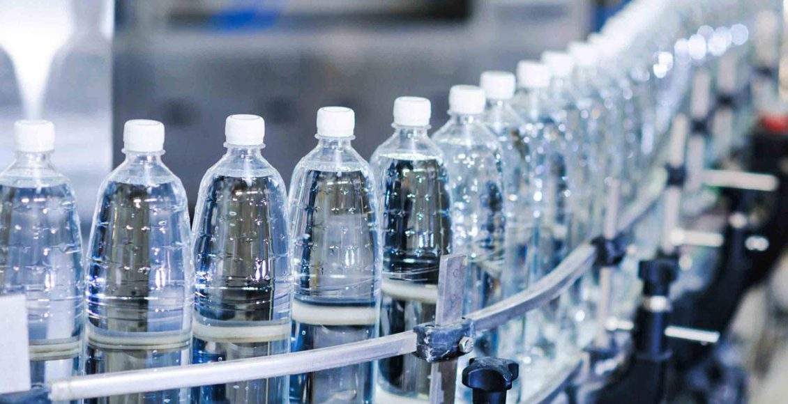 دراسة مقلقة: المياه المعبأة تحوي مئات الآلاف من جزيئات البلاستيك