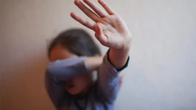 حين يغيب الأهل... تصبح الشاشة هي المربّي والأطفال ضحايا