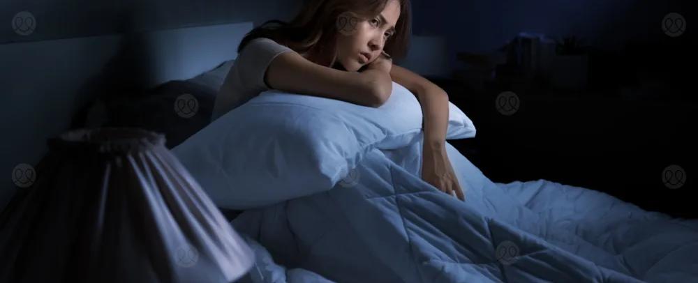 الأرق الليلي.. دراسة تكشف سرّ تدفق الأفكار قبل النوم
