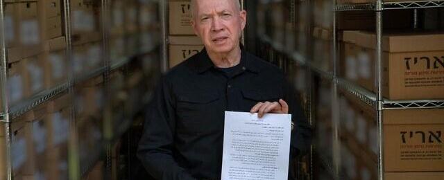 غالانت "يكشف" عن رسالة "وجهها" قائد ميداني في "حماس" للسنوار عن "انهيار القدرة العسكرية"