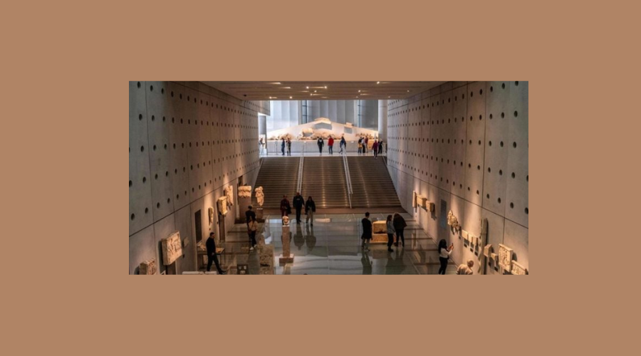 توقيف نائب يوناني بعد مهاجمته أعمالا في متحف بحجة أنها "تجديفية"