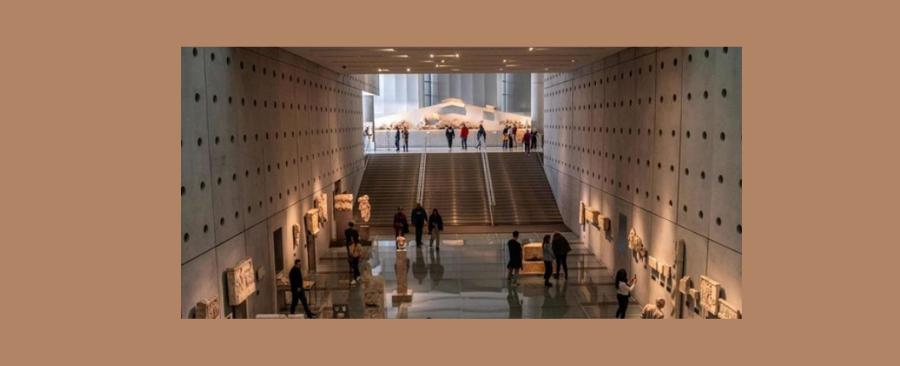 توقيف نائب يوناني بعد مهاجمته أعمالا في متحف بحجة أنها "تجديفية"