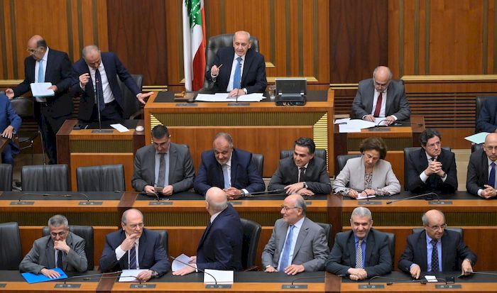 جوهر النقاط التسع في توصية مجلس النواب: التواصل مع الحكومة السورية وتسليمها السجناء والتسويق لنظامها