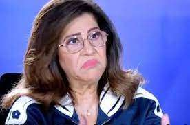 فيديو/خوف وارتباك.. ليلي عبد اللطيف ترمي الورقة بوجه المذيع بعد سؤالها عن نصرالله: "جاوب انت" 