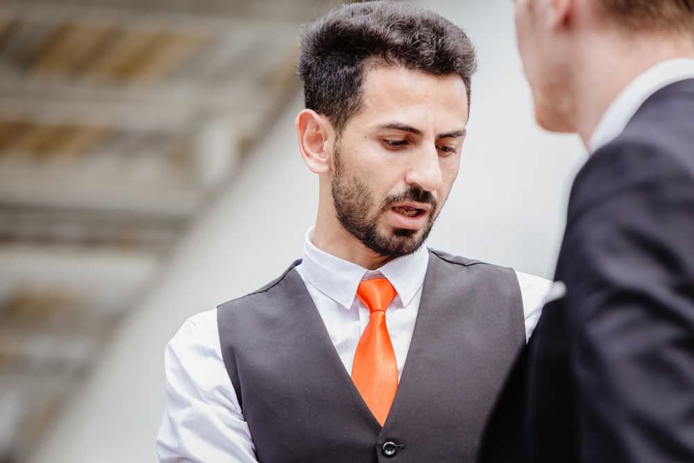 تجنّب التواصل البصري... ثلاث فرضيات نفسية تفسّر هذا السلوك