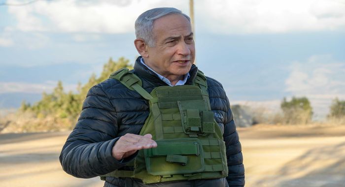 بعدما قال عنه نعيم قاسم إنه "ميت من الخوف"..نتنياهو على حدود لبنان