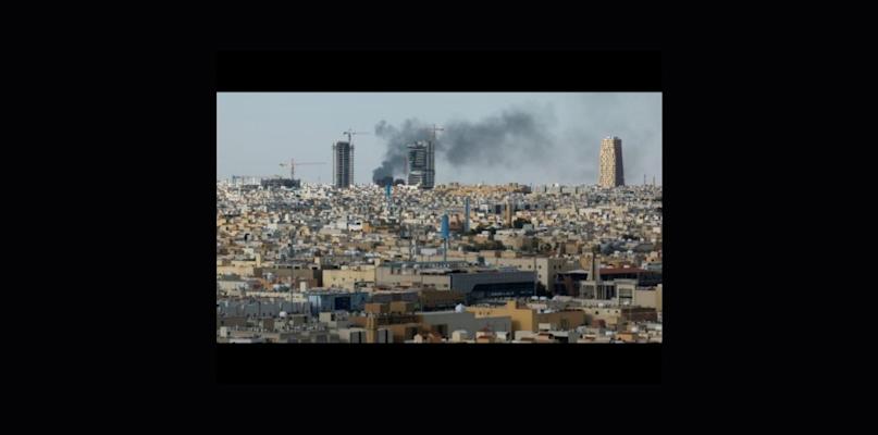 الحوثيون يعلنون استهداف منشأة لأرامكو في الرياض.. ودخان ونيران قرب الموقع