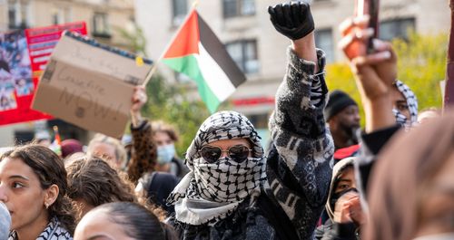 إستطلاع رأي يظهر الهوة مع الأكبر عمرًا..الشباب الأميركي معاد لإسرائيل ويؤيّد القضية الفلسطينيّة