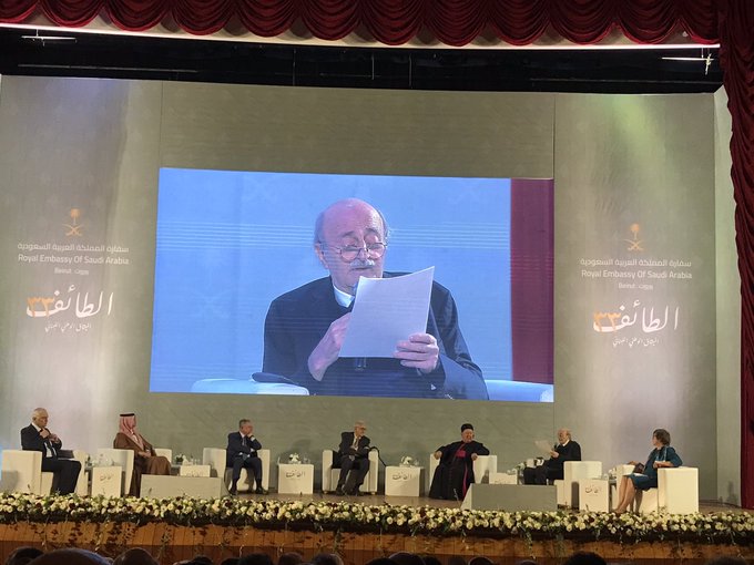 جنبلاط يعلن من الكويت ما يُحزن برّي: فرنجيّة مرشّح تحدٍّ