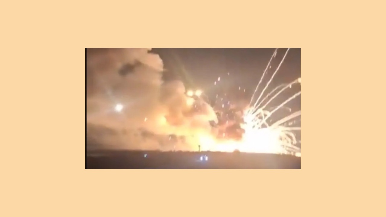 ما الذي يحدث في سوريا؟ مستودعات الأسلحة تنفجر تباعاً.. وانفجار ضخم يهزّ حلب