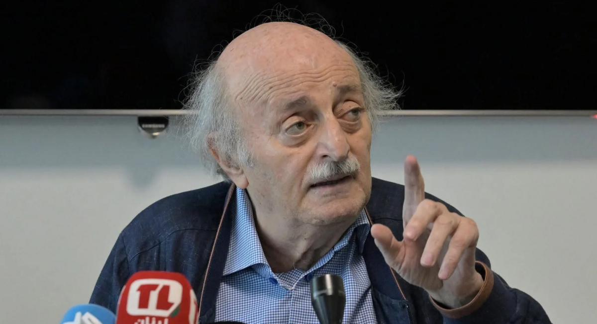 جنبلاط : على "الحزب" ان يقتنع بأن احتفاظه بالسلاح سيجلب الويلات 