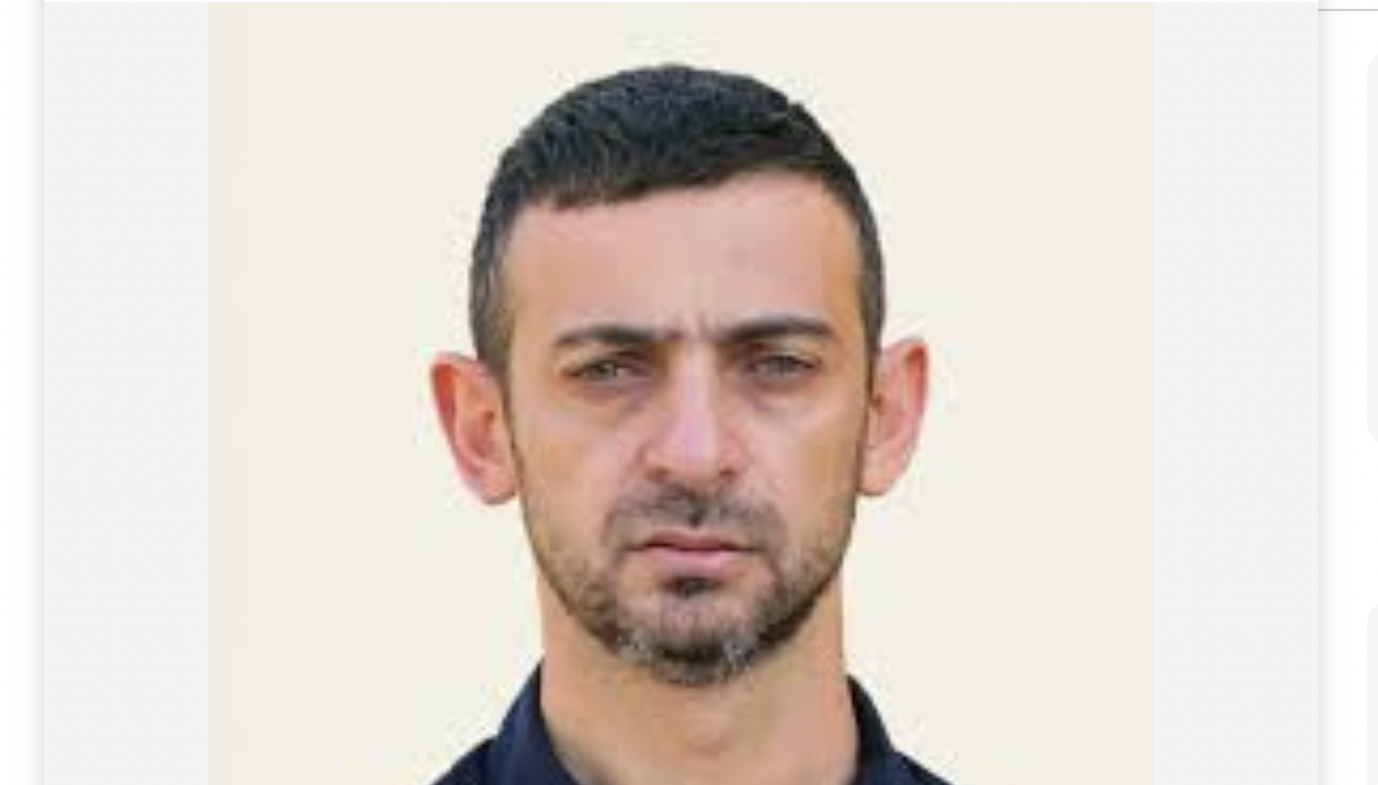 فقد والديه بغارة.. فنان لبناني يقاضي إسرائيل في فرنسا 