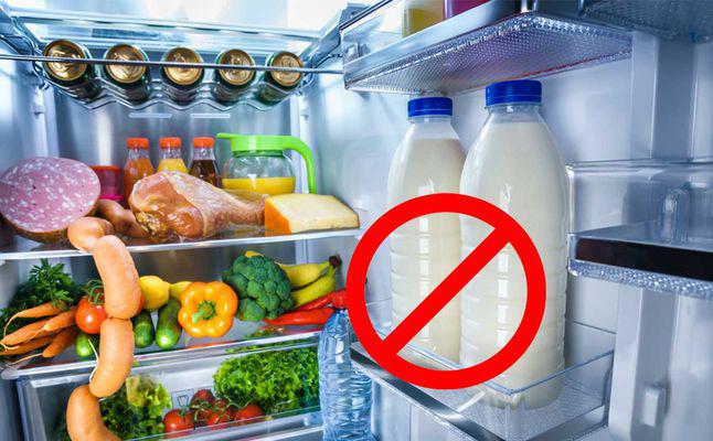 لهذا السبب يجب عدم تخزين الحليب في باب البراد