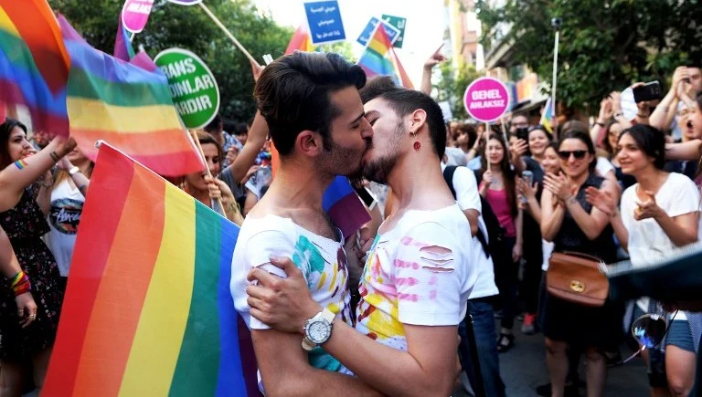 أمستردام تحتفل بمرور 25 عاما على أول زواج مثلي في العالم