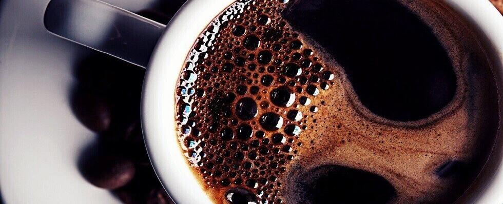 فنجان قهوة يوميًا... قد ينشّط آلية مقاومة الشيخوخة في خلاياك