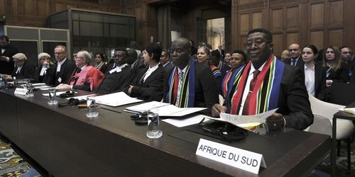 فريق جنوب إفريقيا يستعرض أدلّته أمام محكمة العدل الدولية على ارتكاب إسرائيل في غزة جرائم الإبادة الجماعيّة