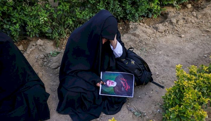 غياب رئيسي ينذر بصراع على السلطة في إيران