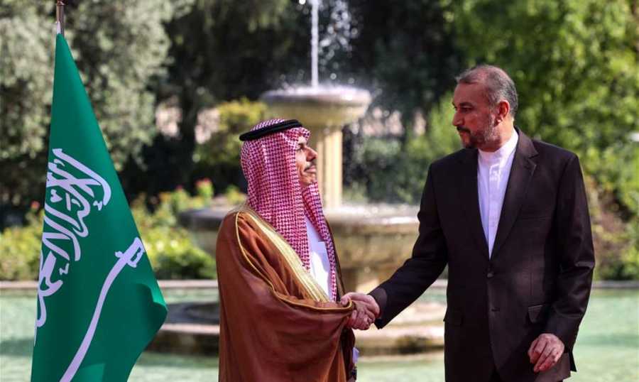 لأنّ طهران "مرتاحة على وضعها" فيه والرياض" عايزة ومستغنية"..لبنان خارج "اجندة" التطبيع السعودي- الإيراني