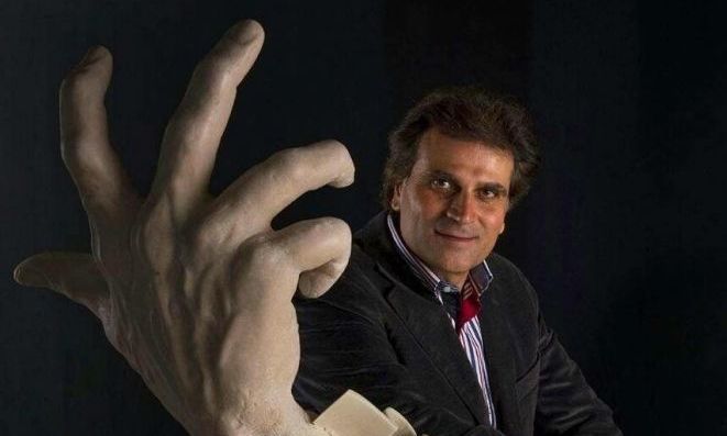 الزمن يزّّهر في باريس مع الفنان رودي رحمة