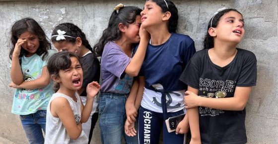 كيف سينظر أطفال غزة الناجون من هذا الهجوم العنيف إلى من سمحوا بارتكابه؟ 