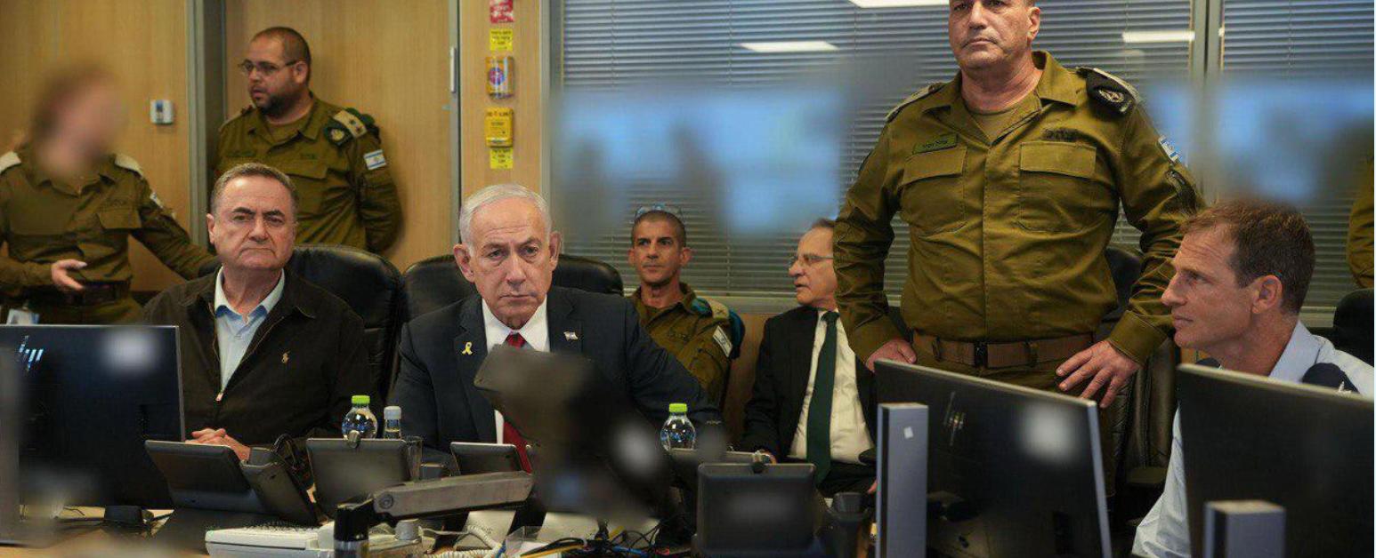 منها المجمّع الرئاسي.. إسرائيل تضرب ٥٠ هدفِا بصنعاء... والحوثى يقصف بالإنشطاري