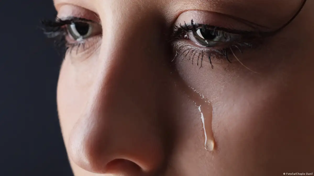 "ابكِ بترتاح".. هل فعلًا يخفّف البكاء من الألم النفسي؟ 