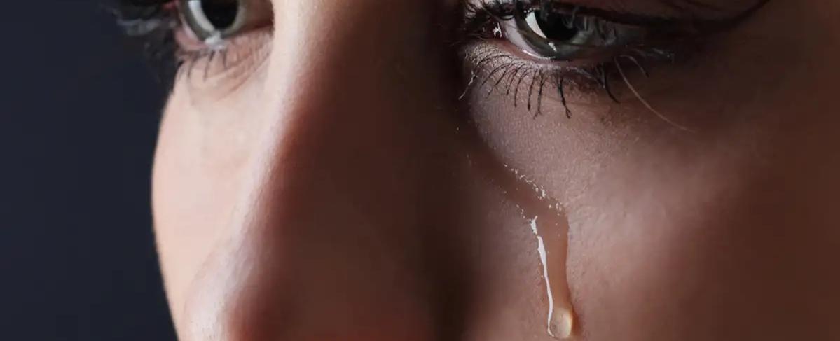 "ابكِ بترتاح".. هل فعلًا يخفّف البكاء من الألم النفسي؟