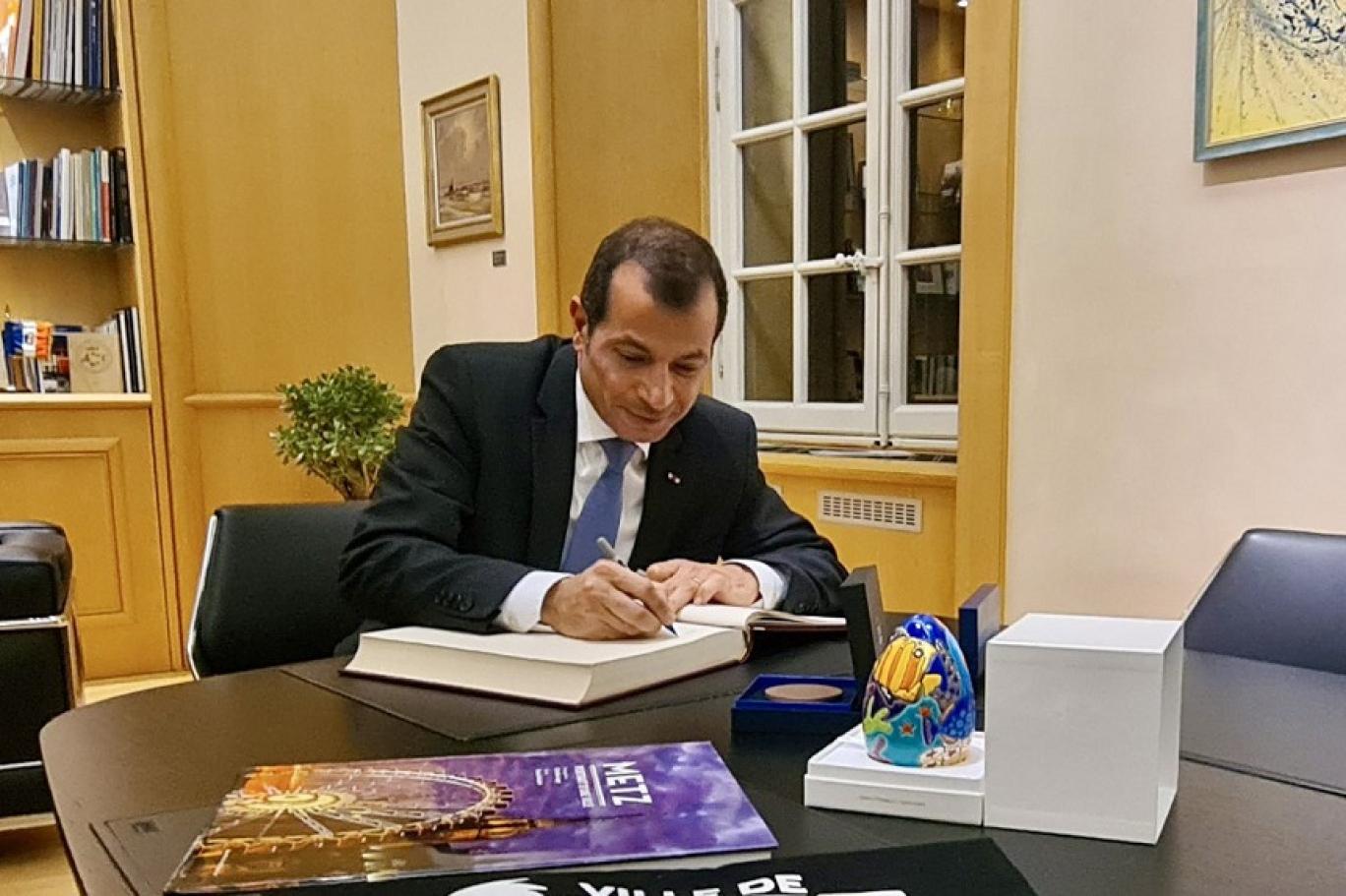 في ضوء شبهات الإغتصاب والتعنيف..الخارجية اللبنانيّة تستدعي السفير عدوان إلى الإدارة المركزية وتعلّق مهامه