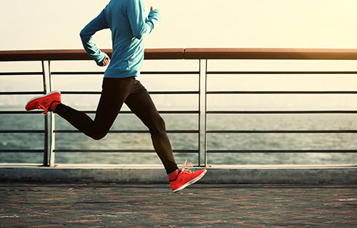 الجري على معدة فارغة.. هل هو صحي ومفيد للرشاقة واللياقة؟