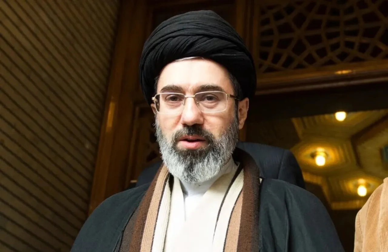 بعد أشهر من التكتّم.. طهران تكشف تفاصيل إصابة مجتبى خامنئي