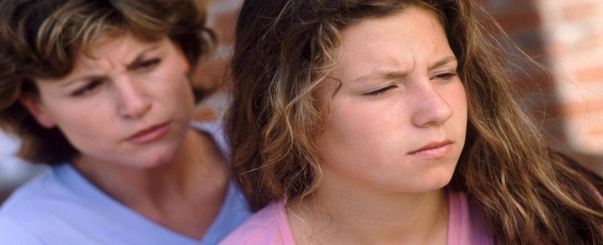 عبارة عادية لكنها سامة تكشف غيرة الأم من ابنتها