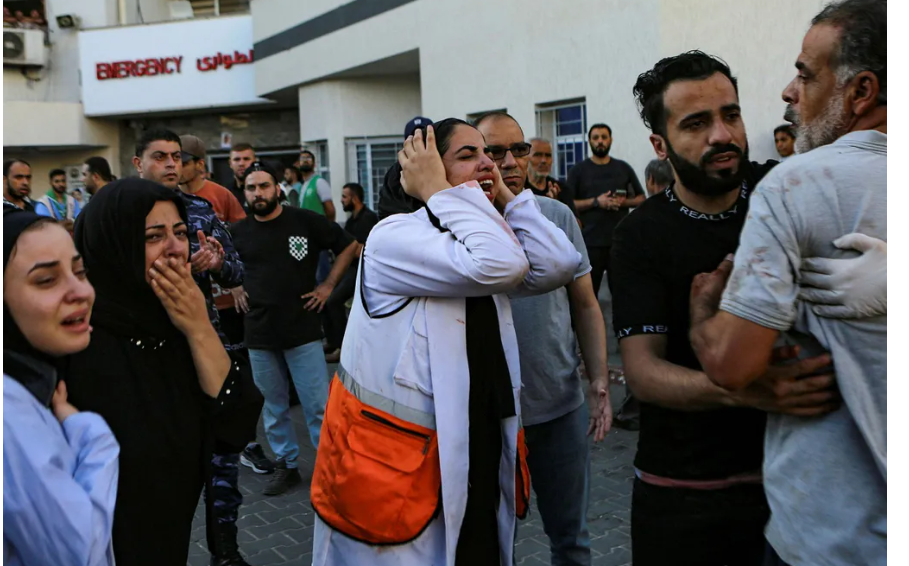 تخيّلوا أنفسكم مكانهم...ماذا يفعل الأباء في قطاع غزة لمعرفة جثث أولادهم وكيف يسعون الى إبقاء بعضهم  أحياء؟