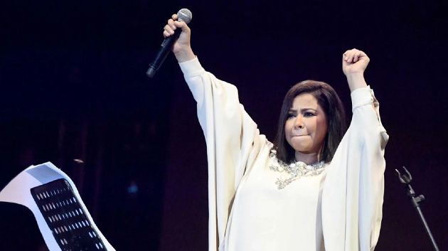 شيرين تثير الجدل بغنائها "بلاي باك"...  ومصدر مقرب: "تمر بأزمة صحيّة"