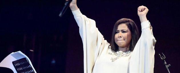 شيرين تثير الجدل بغنائها "بلاي باك"...  ومصدر مقرب: "تمر بأزمة صحيّة"