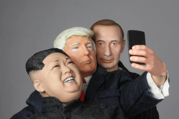 ضحكات...الطاغية!