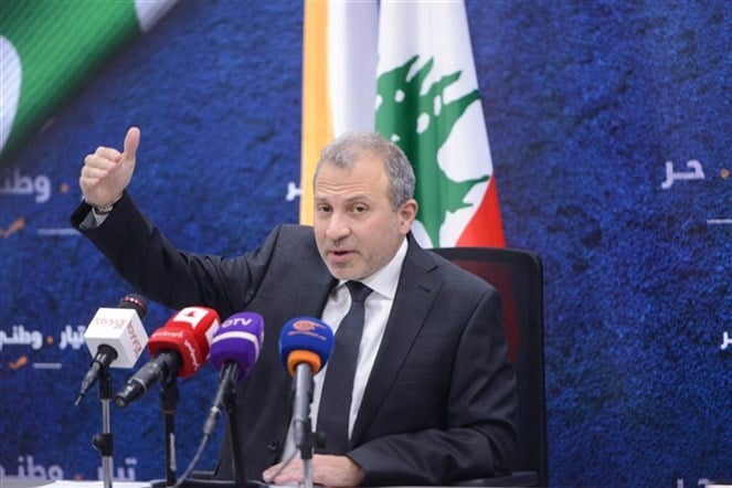 معركة جبران باسيل ضد قائد الجيش تنحرف الى أخطر مفاصلها باتهامه عون بالتآمر مع الخارج في موضوع اللاجئين والتنفيذ المرتقب للقرار 1701