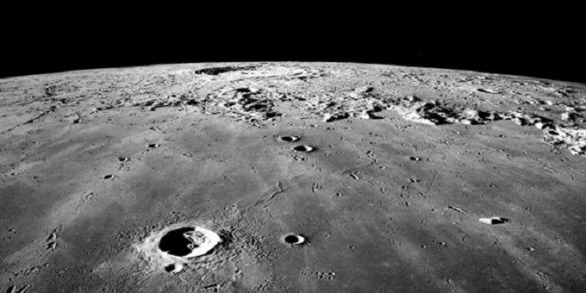 أحذية ونفايات بشرية على سطح القمر...ولا من ينظّف!