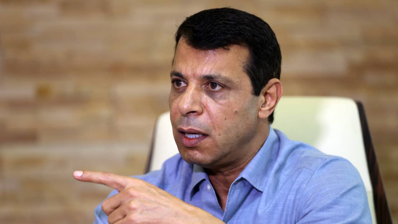 بعد عفو عباس عن مفصولي فتح .. هل يعود دحلان إلى الواجهة؟