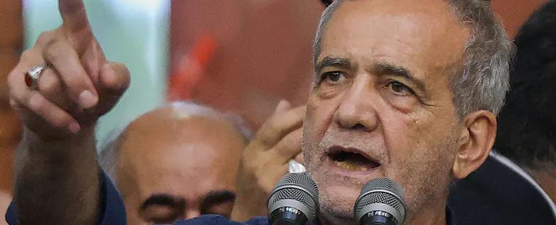 في أعنف هجوم على الطبقة الحاكمة... بزشكيان: الانقسامات الداخلية أخطر على إيران من أميركا وإسرائيل