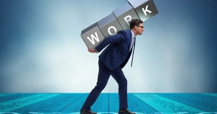 "الإدمان على العمل" أكثر خطورة على الذات والآخرين من الإدمان على الكحول أو المخدرات!