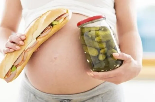 أبرزها الموالح والبوظة.. ماذا يقول العلم عن "الوحام" لدى الحوامل