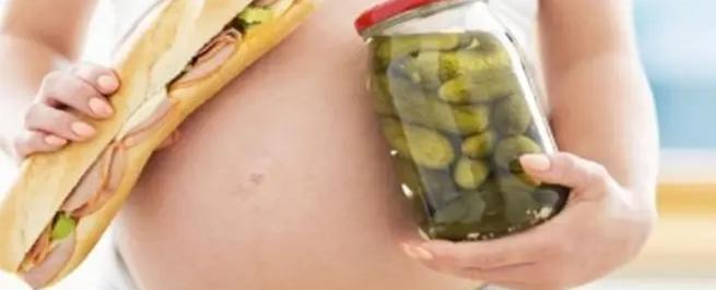 أبرزها الموالح والبوظة.. ماذا يقول العلم عن "الوحام" لدى الحوامل