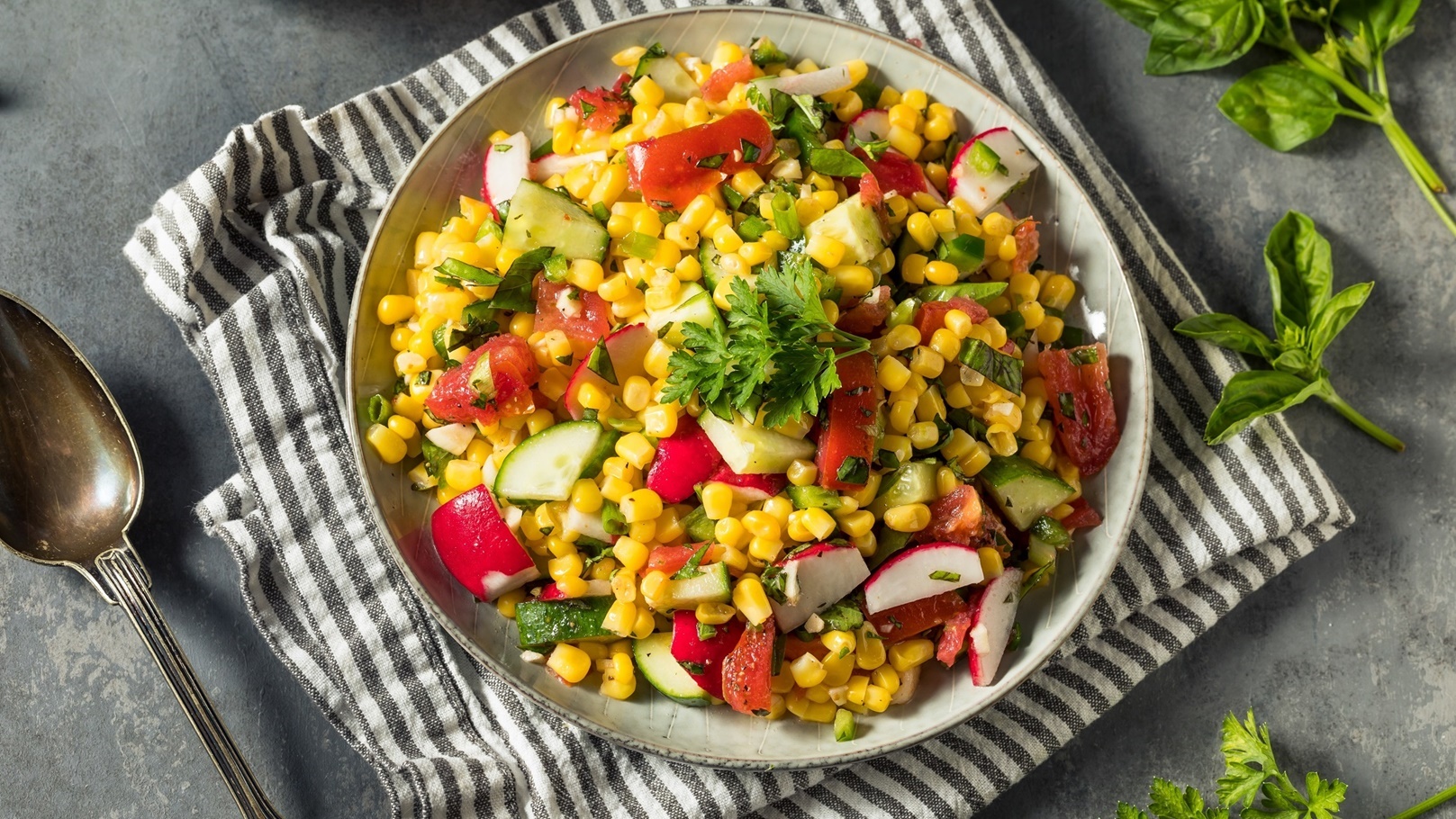 عندما تتحوّل السلطة إلى قنبلة مدمّرة لحميتك الغذائية!